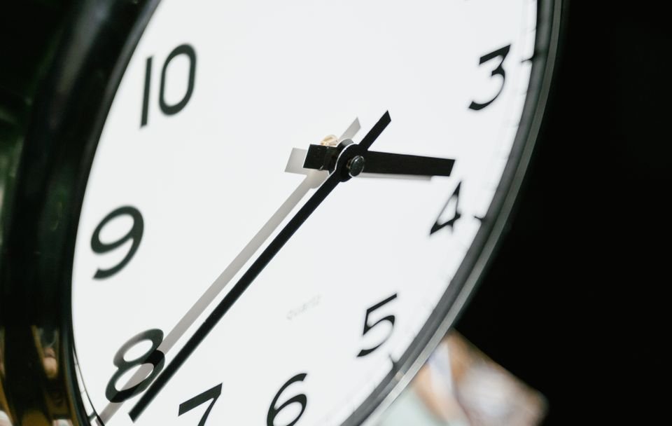 Clock showing the notification deadline for a data breach